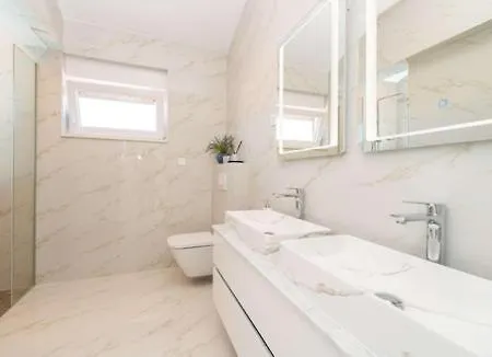 Luxurious Beachfront With Sea View - By Ta Leut Agency Privlaka (Zadar)