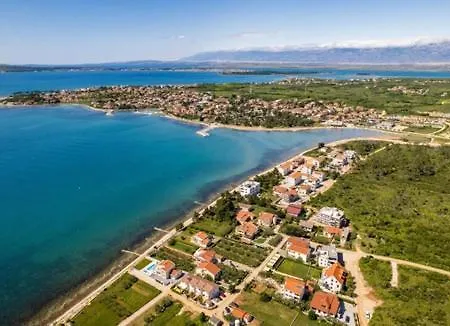 Luxurious Beachfront 