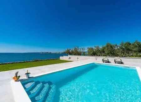 Luxurious Beachfront With Sea View - By Ta Leut Agency Privlaka (Zadar)