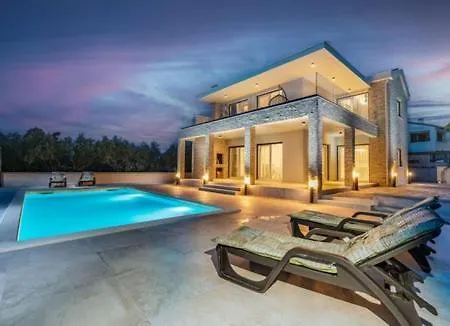 Luxurious Beachfront With Sea View - By Ta Leut Agency * Privlaka (Zadar)