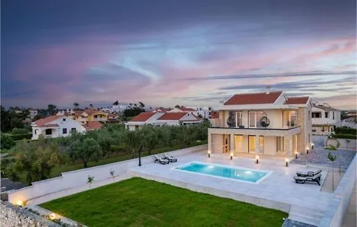 Вилла Luxurious Beachfront With Sea View - By Ta Leut Agency Привлака